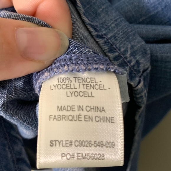 Women’s Denim Button Down Long Sleeve Shirt - Medium - Picture 8 of 9